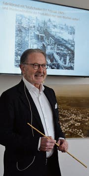 Unternehmer Hermann Hess erzählt im Ortsmuseum aus seiner Familien- und Firmengeschichte. (Bild: Sara Carracedo)