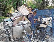 «Die Ärmsten sind die einzigen, die Abfall trennen und wiederverwerten»: Roma-Kinder in Belgrad. (Bild: Aus «Das Papier der Anderen»)