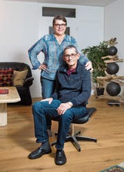 Anita und Werner Baselgia in ihrer Wohnung im Westen der Stadt St. Gallen. (Bild: Urs Bucher)