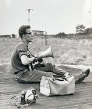 Der 73-jährige Carl-Wolfgang Holzapfel nahe der damaligen Tunnelbaustelle (oben), als junger Mann mit Megafon bei einer Protestaktion nahe der Berliner Mauer zirka 1965 (unten links) und eine Aufnahme der damaligen Tunnelbauer. (Bilder: Gregor Zielke)