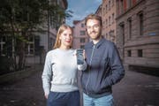 Orientierung für Ortsunkundige: Der Stadtführer «Wohin St. Gallen?» von Anna Zimmermann und Angelo Zehr hilft weiter. (Bild: Urs Bucher)