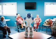 Roboter sollen den drohenden Pflegenotstand lindern: Dieses französische Modell kann singen und tanzen. (Bild: Getty)