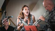 Melanie Russo im Duett mit dem Saxophonisten Berti Lampert. (Bild: Michel Canonica)