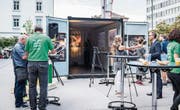 Die Initianten präsentieren ihr «Kulturcontainer»-Projekt, das nächstes Jahr aus fünf Schiffscontainern bestehen wird. (Bild: Jil Lohse)