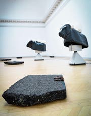 Nina Beiers Arbeit «Mars» zeigt auf: Ohne Asphalt gäbe es keine globalen Warenströme. (Bild: Ralph Ribi)