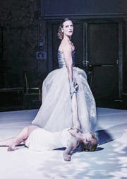 Macht und Liebe: Cecilia Wretemark, Stefanie Fischer in «Gefährliche Liebschaften». (Bild: Anna-Tina Eberhard)