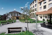 Das Appenzeller Spitalareal in der Frühlingssonne: Wichtige Entscheide stehen an. (Bild: Gian Ehrenzeller/KEY (Appenzell, 24. April 2018))