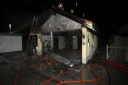 Der Brand in der Garage führte zu hohem Sachschaden. (Bild: Kapo SG)