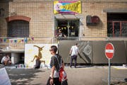 Die Jugendlichen konnten am Samstagnachmittag beim Flon Graffiti anbringen. Am Abend wurde dann abgetanzt. (Bild: Urs Bucher)