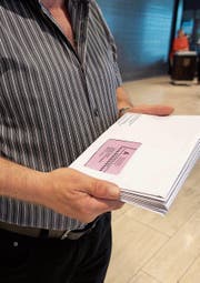 Im Kanton St. Gallen wird die Sicherheit von Papierunterlagen für Wahlen und Abstimmungen diskutiert. (Bild: Hanspeter Schiess)