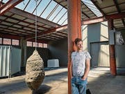 Daniel V. Keller in seiner Einzelausstellung in der Kunsthalle Arbon. (Bild: Ralph Ribi)