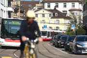 Die Stadt St.Gallen setzt vor allem auf den Öffentlichen sowie auf den Fuss- und Veloverkehr. Die Initianten der Mobilitätsinitiative wollen auch den motorisierten Individualverkehr mehr fördern. (Bild: Urs Jaudas/Archiv)
