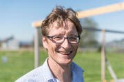 Bauchef Andreas Huber koordiniert die Aufbauarbeiten auf dem Festplatz. (Bild: Hanspeter Schiess)