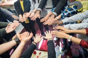 In Gruppentherapien sprechen Flüchtlinge offen über ihre Gefühle. (Bild: Ralph Ribi)