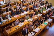Mit einem zusätzlichen freien Tag für Frauen soll die Lohnungleichheit - zumindest - teilweise ausgeglichen werden. (Bild: Benjamin Manser)