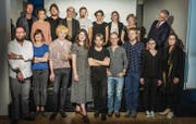 Die Preisträger, vordere Reihe, von links: Peter Kamm, Lika Nüssli, Thomas Kuratli, Hannah Raschle, Georg Gatsas, Martin Benz, Jiri Makovec, Anna Bischofberger, Vera Ida Müller. Hintere Reihe, von links: Roger Frei, Franziska Hoby, Manuell Gmür, Stéphane Fratini, Urs Mannhart, Aurelia Markwalder, Louise Bartels, Nelly Bütikofer und Regierungsrat Martin Klöti. (Bild: Hanspeter Schiess)