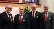 SAK Verwaltungsratspräsident Walter T. Vogel (rechts) konnte die drei neuen Mitglieder (v.l.) Markus Oppliger, Ruedi Ulmann und Dölf Biasotto im Verwaltungsrat begrüssen. (Bild: pd)