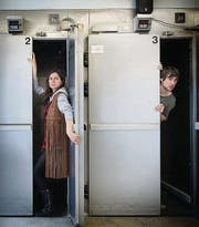 Anja Tobler und Aaron Hitz in der alten Schwyter'schen Backstube. (Bild: Ralph Ribi)