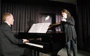 Pianist Bernhard Ruchti und Chanson-Interpretin Regine Weingart. (Bild: Mirjam Bächtold)