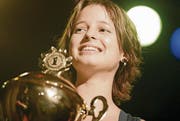 Eine Frühberufene: 2006 gewinnt Lara Stoll in St. Gallen die Schweizer Meisterschaft im U20 Poetry Slam. (Bilder: Hannes Thalmann)
