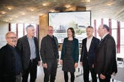 6 aus 10: ein Teil der Co-Präsidenten des Pro-Komitees – Peter Hartmann (SP), Andreas Widmer (CVP), Thomas Schwager (Grüne), Sonja Lüthi (GLP), Daniel Bertoldo (EVP), Beat Tinner (FDP). (Bild: Ralph Ribi)