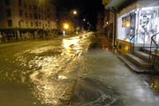 Canale Grande auf der Verzweigung Zürcher- und Ulmenstrasse in der Lachen im Herbst 2012: Der schlechte Zustand der Werkleitungen ist der eigentliche Auslöser des Sanierungs- und Neugestaltungsprojekts für die Zürcher Strasse im Lachen-Quartier. (Bild: Stadtpolizei St.Gallen - 17. September 2012)