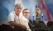 Der 14-Jährige Pole Piotr Galus trifft in der Schutzengelkapelle in St. Gallen sein Vorbild Jerzy Gorgon. (Bild: Michel Canonica)