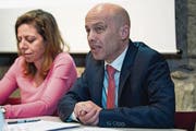 Roger Dornier von der St.Galler FDP neben der Lausanner Freisinnigen Françoise Salamé. (Bild: PETER SCHNEIDER (KEYSTONE))