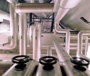 Künftig soll doppelt so viel Abwärme aus dem Kehrichtheizkraftwerk ins Fernwärmenetz gelangen. (Bild: Hannes Thalmann)