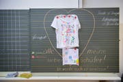 Letzter Schultag im Schulhaus Tschudiwies vor den Sommerferien 2017: Leicht melancholischer Abschied von den Schülern und dem Schulzimmer. (Bild: Urs Bucher - 7. Juli 2017)