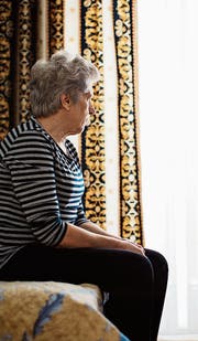 Viele Familien oder Einzelpersonen sind mit der Pflege von Angehörigen überfordert und holen sich zu spät Hilfe. (Bild: Getty)