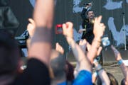 Trotz hoher Gage: Die treue Anhängerschaft von Depeche Mode, hier 2013 im Berner Wankdorf, reduziert die Gefahr eines neuen Metallica-Debakels. (Bild: Marcel Bieri (KEYSTONE))