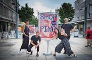 Nina Emge, Marcel Hörler, Caterine Xu und Samuel Koch machen mit beim Shopping-Projekt von Arthur Junior in Wil. (Bild: Ralph Ribi)