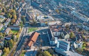 Das Dreieckpärkli in der Gabelung der St.-Leonhard-Strasse ist nach Meinung der Planer verschenkter Platz. (Bild: Urs Bucher)
