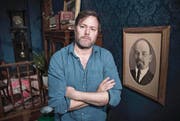 Der Regisseur Milo Rau war im Rennen um den St.Galler Kulturpreis. Schied er aus, weil er am Theater St.Gallen ein umstrittenes Stück inszenierte, das auf den Lehrermord im Schulhaus Engelwies zurückging? (Bild: JÖRG CARSTENSEN (DPA))