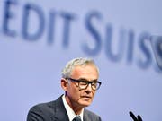 Urs Rohner wurde trotz Kritik mit knapp 90 Prozent der Stimmen als Verwaltungsratspräsident der Credit Suisse wiedergewählt. Das Ergebnis fiel nur leicht schlechter aus als vor einem Jahr. (Bild: KEYSTONE/WALTER BIERI)