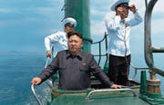 Weltpolitik? Globalisierung? Kim Jong Un – hier auf einer undatierten Aufnahme – fährt seinen eigenen Kurs. Er will die Isolation bewahren. (Bild: EPA)