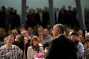 Bundespräsident Alain Berset hat im Pfalzkeller mit seiner Rede einige Lacher und Applaus geerntet. (Bild: (KEYSTONE))