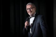Regierungsrat Martin Klöti würdigt am Festakt vor der "Fidelio"-Premiere vom Donnerstagabend das Schaffen des Theaters St.Gallen in den ersten 50 Jahren im Haus am Stadtpark. (Bild: Benjamin Manser)
