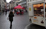 Der Dianetik-Infostand in der Marktgasse neben dem Wochenmarkt. (Bild: Reto Voneschen (30. Dezember 2017))