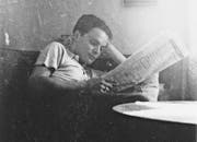 Kurt Bergheimer, später Bigler, im Sommer 1947 bei einer seiner Lieblingsbeschäftigungen: dem Lesen. (Bilder: AFZ/NL Bigler)
