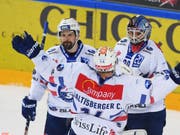 Dank dem 1:0 von Captain Patrick Geering (links) bogen die ZSC Lions in Spiel 7 bereits früh in die Meisterstrasse ein (Bild: KEYSTONE/TI-PRESS/AESSANDRO CRINARI)