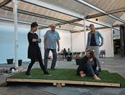 Halten Balance: Petra Mrsa, Karl Steffen, Tea Hatadi, Katja Baumann. (Bild: Dieter Langhart)