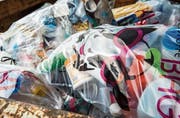 Für Plastikabfall, der rund 15 Prozent des privaten Mülls ausmacht, gibt es im Thurgau und im westlichen Kanton St. Gallen seit Herbst 2015 einen Kuh-Bag. (Bild: Andrea Stalder)