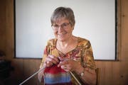 Erika Meyer organisiert in Wattwil das «Stricken für Frauen». (Bild: Benjamin Manser)