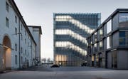 Wahrzeichen der vier Vorarlberger Städte im Rheintal: Das Kunsthaus in Bregenz, das Lugerhaus in Dornbirn, Schloss Hohenems und die Feldkircher Schattenburg (im Uhrzeigersinn). Inzwischen ist Bregenz aus dem Projekt «Kulturhauptstadt 2024» ausgestiegen. Bilder: Keystone, Imago, Getty