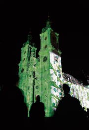 Der Verein Weltkulturerbe St. Gallen will den Stiftsbezirk künftig koordinierter vermarkten, aber auch besser schützen. Touristischen Mehrwert generierte zum Beispiel auch die Lichtshow von Gerry Hofstetter. (Bild: Hannes Thalmann (25. Februar 2008))