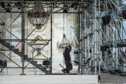 Zwei verschiebbare Türme prägen in diesem Jahr die Bühne der St. Galler Festspiele auf dem Klosterplatz. (Bilder: Michel Canonica)