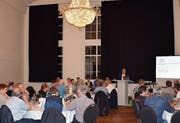 GVA-Präsident Christoph Roth (am Rednerpult) kann an der Generalversammlung am Freitagabend 50 Anwesende im prächtigen Schwertsaal begrüssen. (Bild: Maria Keller)