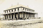 Das Hotel Edwards nach der Verschiebung. (Bild: Wikipedia)